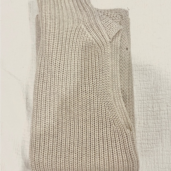 Aritzia Durandal Sweater - Picture 4 of 6